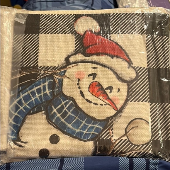 NWT Pillow Covers 20x20 Inch Set of 4, Santa Snowmen Xmas Trees Hello Winter - Picture 6 of 6